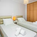 Elena's 3 * ארגוסטולי